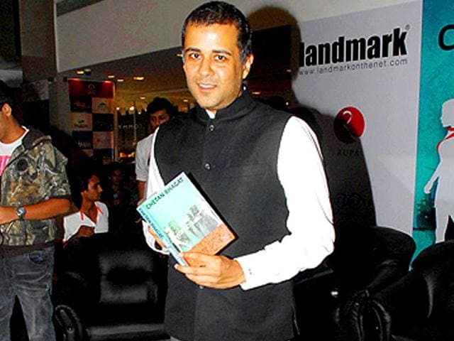 Chetan-Bhagat-during-the-launch-of-his-new-book-Half-Girlfriend-in-Mumbai-Photo-IANS