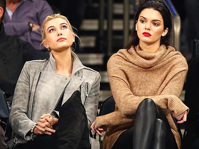 Kendall-Jenner-R-in-leather-trousers-at-an-NBA-basketball-game-between-the-Washigton-Wizaeds-and-the-New-York-Knicks-at-Madison-Square-Garden-in-New-York-Photo-AP