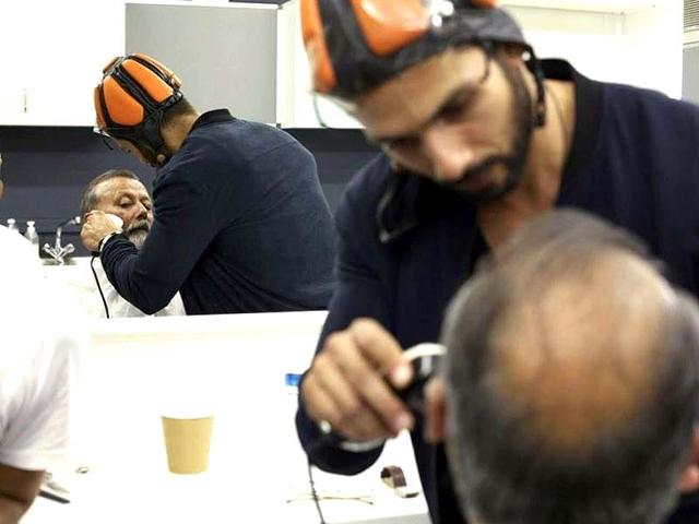 Alia Bhatt shared this most adorable picture of Shahid Kapoor with his dad Pankaj Kapoor from the sets of Shandaar on Twitter. Thanks Alia for this visual treat! (Photo: Twitter)