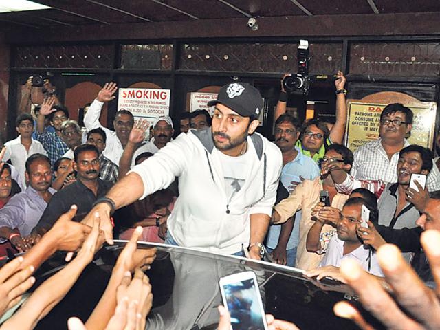 Abhishek Bachchan met fans at a Bandra cinema hall (Mumbai).(Photo: Viral Bhayani)