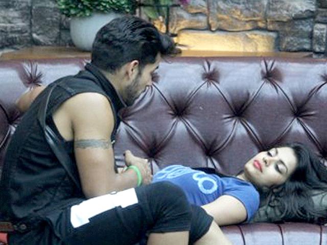 Gautam-and-Sonali-in-Bigg-Boss-house