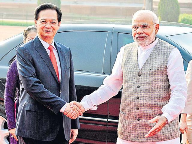 Prime-Minister-Narendra-Modi-with-his-Vietnamese-counterpart-Nguyen-Tan-Dung-at-the-Rashtrapati-Bhavan-in-Delhi-Sonu-Mehta-HT-Photo Prime-Minister-Narendra-Modi-with-his-Vietnamese-counterpart-Nguyen-Tan-Dung-at-the-Rashtrapati-Bhavan-in-Delhi-Sonu-Mehta-HT-Photo