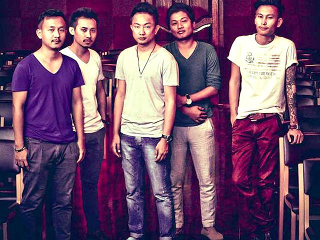 Alobo-Naga-and-the-band-Photo-courtesy-Facebook Alobo-Naga-and-the-band-Photo-courtesy-Facebook