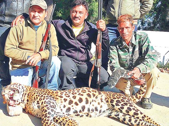 Joy-Hukil-extreme-left-with-the-slain-leopard-at-Masaun-Dhar-on-Wednesday-Arvind-Moudgil-HT-Photo