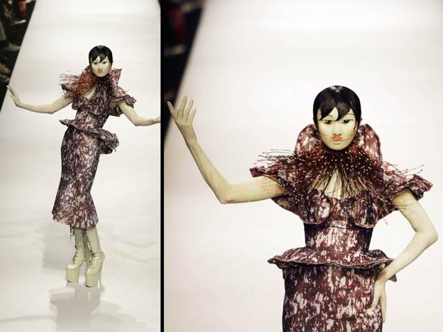 A model presents a creation by Chinese designer Hu Sheguang from HEYUANCIYE Hu Sheguang Collection at the China Fashion Week in Beijing October 31, 2014. (Reuters)