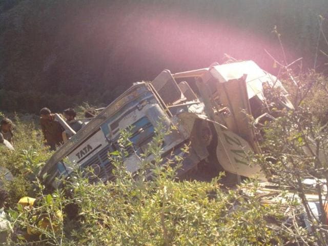 The mangled remains of the priivtae bus that rolled down a gorge at Shool Nullah in remote Salooni tehsil of Chamba district in Himachal Pradesh. HT Photo