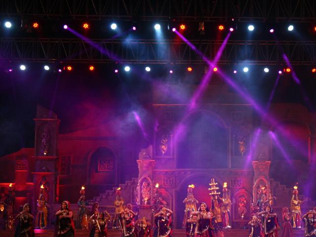 Dance drama 'Meghdootam' being staged on the occasion of 59th Foundation Day of Madhya Pradesh, in Bhopal on Saturday. (HT photo)