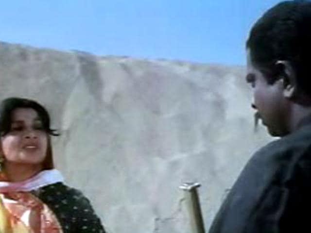 Elaan-E-Jung: This 1989 fim may not have been a movie known to every household but Sadashiv's performance was definitely one of his best. Elaan-E-Jung: This 1989 fim may not have been a movie known to every household but Sadashiv's performance was definitely one of his best.