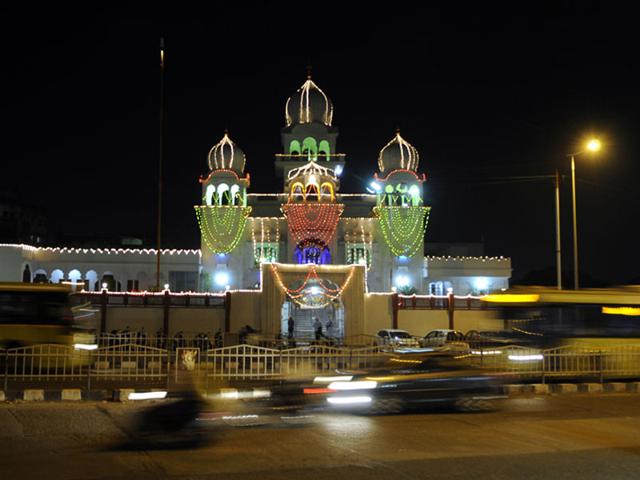 A gurdwara on AB Road in Indore illuminated on the eve of Guru Nanak jayanti. (Amit K Jaiswal/HT photo)