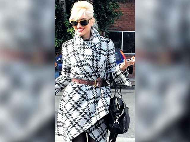Singer Gwen Stefani makes her black and white plaid jacket work as a dress, teamed with black stockings. “Pick a length that flatters your shape and experiment with prints,” says Image ­consultant Yatan Ahluwalia. Singer Gwen Stefani makes her black and white plaid jacket work as a dress, teamed with black stockings. “Pick a length that flatters your shape and experiment with prints,” says Image ­consultant Yatan Ahluwalia.