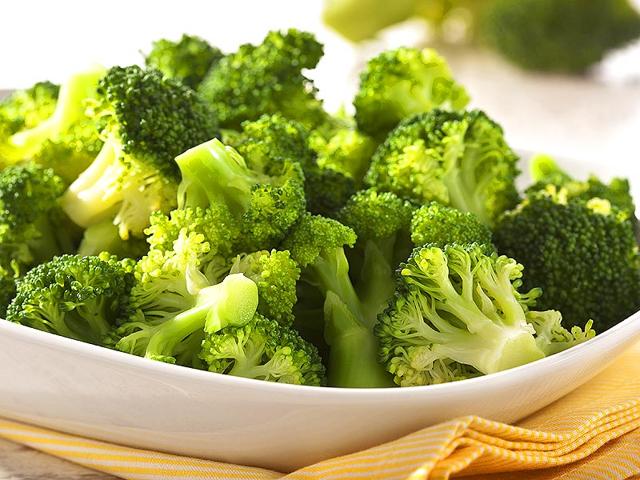 Eat your broccoli: Loaded with therapeutic properties and essential nutrients, broccoli is also a rich source of vitamin C, vitamin A, iron, vitamin K, B-complex vitamins, zinc and phyto-nutrients. Nothing can go wrong if you include it in your diet.
