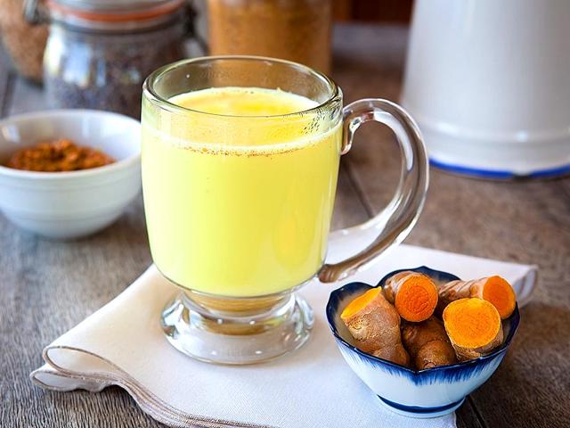 Milk with raw turmeric: Hate drinking milk? We advise you plug your nose and have this concoction. Both milk and turmeric has antibiotic, antiviral and antibacterial properties. In most Indian households, a glass-full of milk with crushed turmeric is recommended in winters as it protects against environmental toxins and harmful microorganisms.