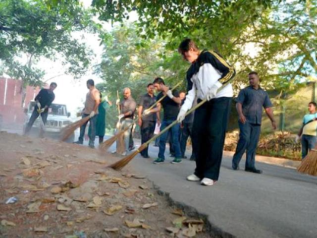Amitabh Bachchan takes to Swachh Bharat Abhiyan with a broom and tweets: The 'Swach Bharat Abhiyaan'... personalised!! Let every one deserve to be involved ..