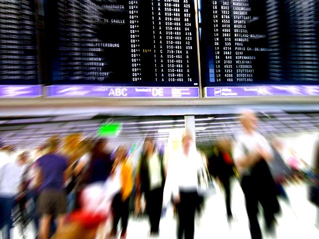 Christmas-Eve-and-Christmas-Day-are-the-cheapest-days-to-fly-during-the-holiday-season-according-to-experts-Shutterstock