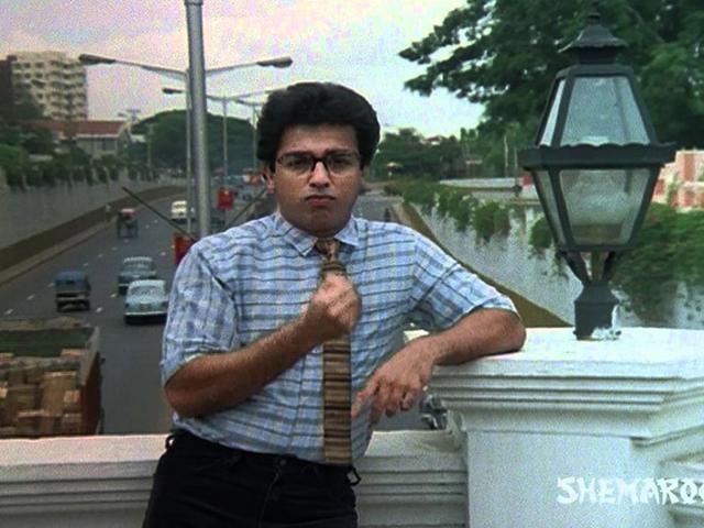 Continuing his experimental streak, Kamal Haasan starred in Pushpaka Vimana, possibly India's first full length silent film post independence. The film was a roaring success across India.