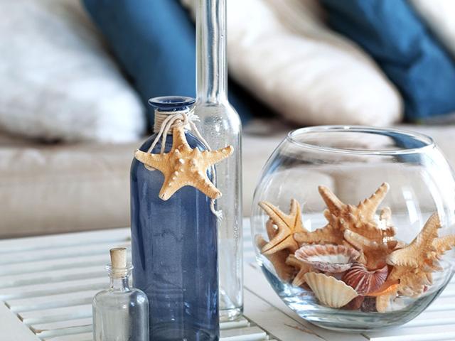 Add fun touches to your house with our quirky yet do-able home décor ideas. These minor changes are pocket-friendly too! (Photos: Shutterstock) Throw out those ugly coloured pebbles out of your house. Instead, adorn your glass bowl with starfishes. Looks better, looks different!