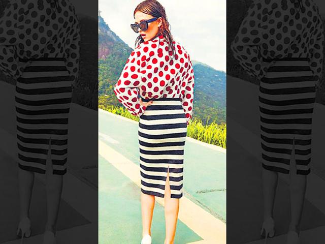 Now, this is one clash that doesn’t hurt. With fashion getting a whole lot easier, teaming up print with print has become a hot trend. A major faux pas until a few years back that got you horrified looks, the trend now has enough fashion forward women standing by it. Things have been getting all mixed up on the global runway, too, with top designers presenting their takes on mixed prints. If you are game for some mixing and matching fun, the opportunities are endless. Here’s how to start. (Text: Shara Ashraf) Now, this is one clash that doesn’t hurt. With fashion getting a whole lot easier, teaming up print with print has become a hot trend. A major faux pas until a few years back that got you horrified looks, the trend now has enough fashion forward women standing by it. Things have been getting all mixed up on the global runway, too, with top designers presenting their takes on mixed prints. If you are game for some mixing and matching fun, the opportunities are endless. Here’s how to start. (Text: Shara Ashraf)