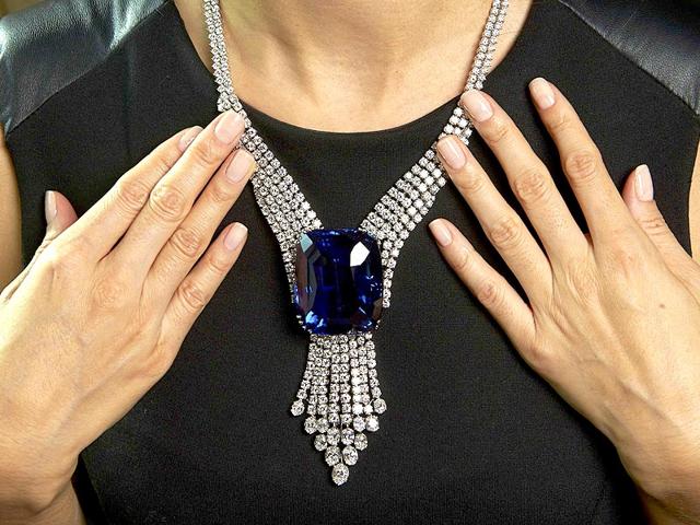 A-Sotheby-s-staff-member-wears-The-Blue-Belle-of-Asia-Reuters