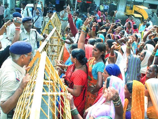 Villagers protesting outside the state health minister's residence against sterilization surgeries, in Bilaspur. (PTI Photo)