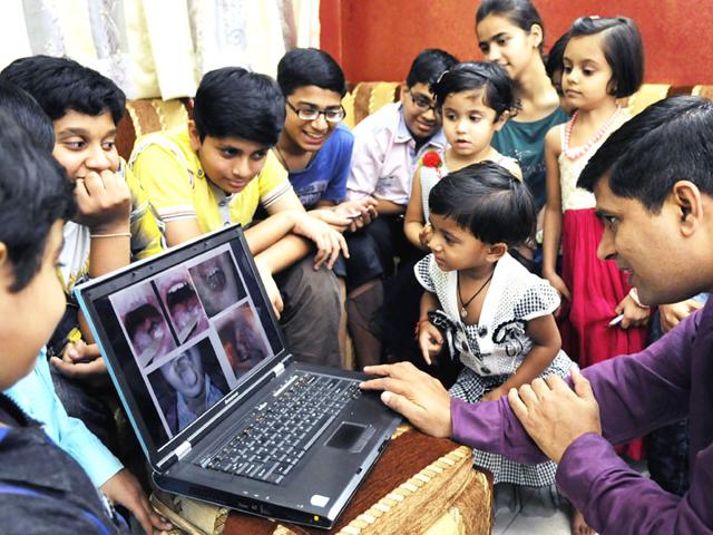 A doctor explains harmful effects of candies and fast food to children at his clinic in Tilak Nagar in Indore on Friday. (Amit K Jaiswal/HT photo)