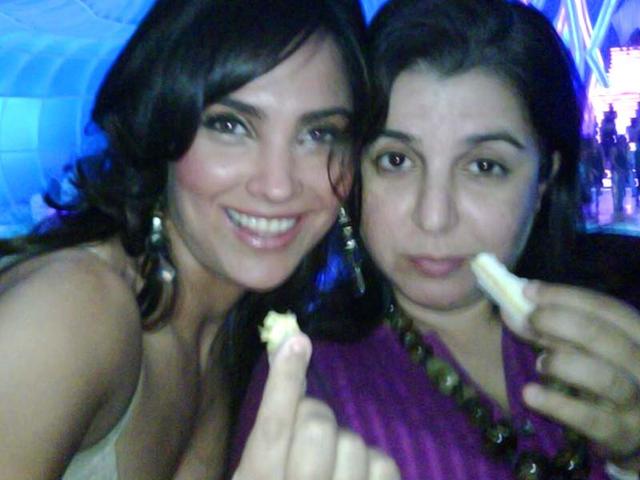 Lara Dutta Bhupathi also joined the party with this picture. "Little late 2 da party but what the hell!:)#WeWantFarahKhanPic." To this Farah replied, "Thanks Lara... with food in my mouth. That's what I needed on twitter."
