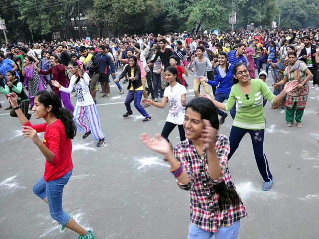 Residents of Ujjain shake a leg on the occasion of Raahgiri Day which was observed in Ujjain on Sunday. (Sunil Magariya/HT photo)