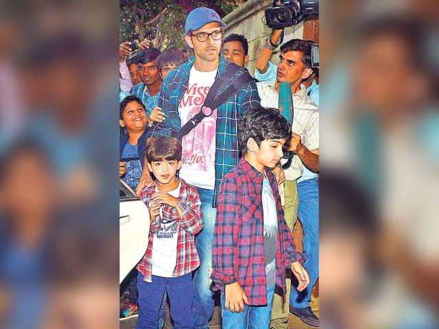 When actors Abhishek Bachchan and Aishwarya Rai Bachchan’s daughter Aaradhya turned three-years-old, all the star kids joined them to celebrate the occasion. | WITH OUR DADDY: Hritik Roshan with Hridhaan (left) and Hrehaan. When actors Abhishek Bachchan and Aishwarya Rai Bachchan’s daughter Aaradhya turned three-years-old, all the star kids joined them to celebrate the occasion. | WITH OUR DADDY: Hritik Roshan with Hridhaan (left) and Hrehaan.