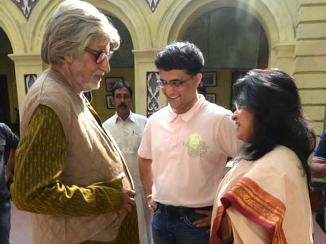Amitabh Bachchan shared a picture of Saurav Ganguly paying a visit on the sets of Piku in Kolkata.