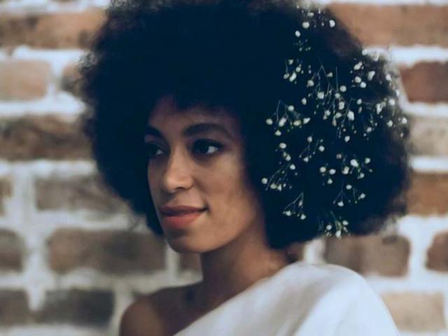 This is what sister dear Beyonce did to her hair at dinner. Never has an afro looked more stunning. This is what sister dear Beyonce did to her hair at dinner. Never has an afro looked more stunning.