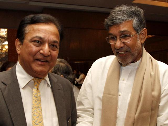 Kailash Satyarthi (R), Nobel prize laureate 2014, with Rana Kapoor, founder and CEO of Yes Bank, before the session titled 'Towards a Truly peaceful, Non violent and child friendly world' at the Hindustan Times Leadership Summit. (Arvind Yadav/ HT Photo)