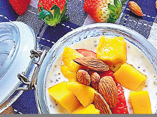 Pack a bowl full of surprise the night before to savour on your journey. Soak some rolled oats in milk and curd, add cinnamon, vanilla, honey, chia seeds, berry compote, mashed bananas and raisins. The idea is to experiment and play on your whims. Top the oats with fresh fruits, choco chips and nuts, and indulge whenever you feel hungry.
