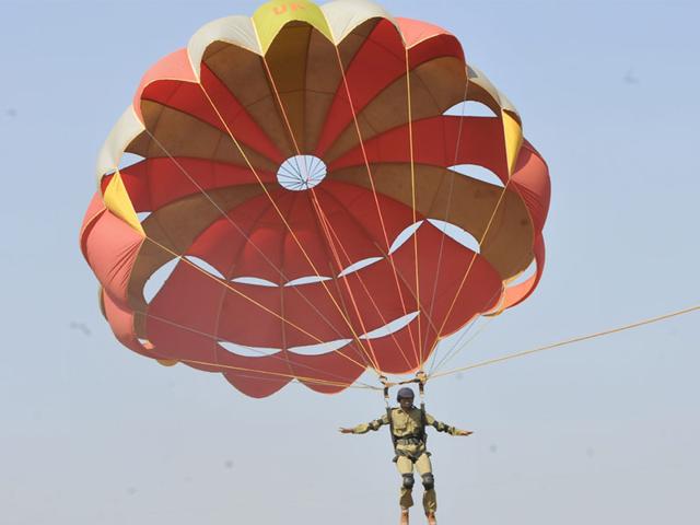 An NCC cadet enjoys parasailing at the 66th NCC Camp organised at Kaliasot dam in Bhopal on Sunday. (Mujeeb Faruqui/HT photo)