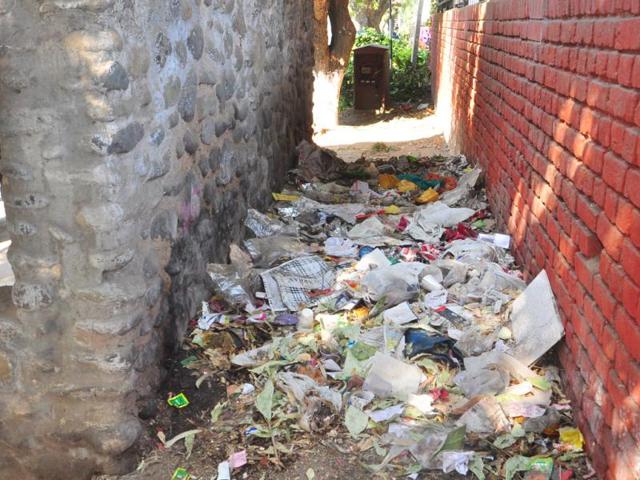 The-back-portion-of-the-bus-stop-in-Sector-21-has-been-converted-into-a-dumping-ground-by-the-residents-Karun-Sharma-HT