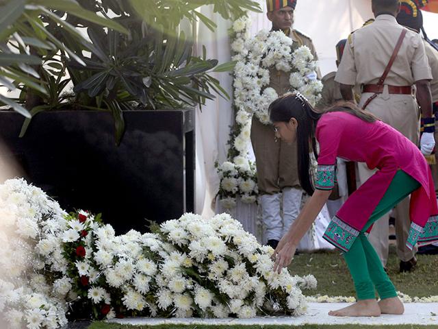 Families of the victims, who died in the 26/11 attacks in Mumbai, pay tributes in Mumbai. (Kunal Patil/HT photo)