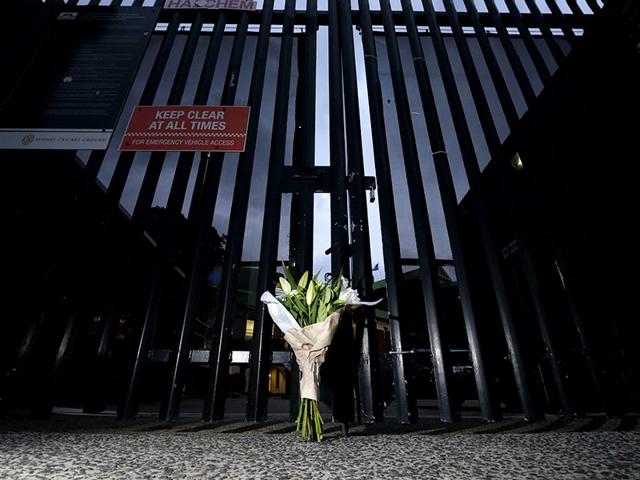 A bouquet left in memory of Australian cricketer Phillip Hughes is pictured at the gates of the Sydney Cricket Ground. (Reuters)