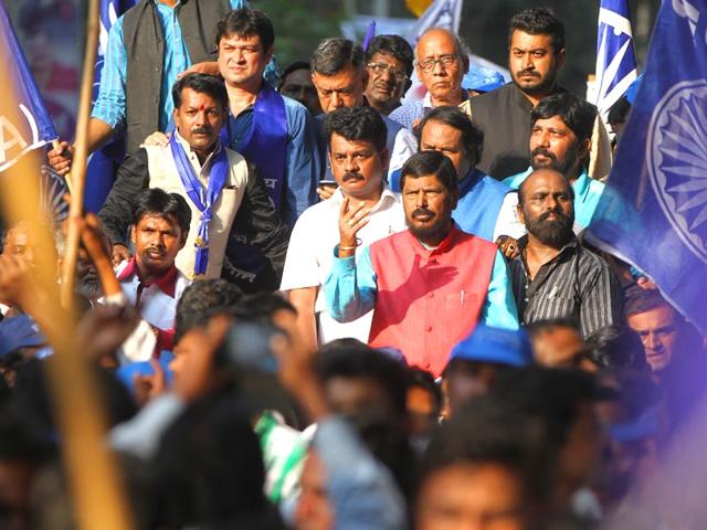 RPI leader Ramdas Athavale led a protest against the Dalit killings in Javkheda, in Mumbai. (Satish Bate/HT photo)