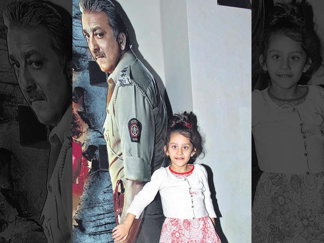 Sanjay-Dutt-s-daughter-Iqra-at-the-event