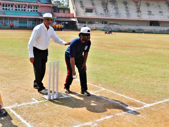 State-level blind cricketers play during the two-day tournament organized by the Blind Welfare Organization and Thane rotary club in Thane. (Praful Gangurde/HT photo) State-level blind cricketers play during the two-day tournament organized by the Blind Welfare Organization and Thane rotary club in Thane. (Praful Gangurde/HT photo)