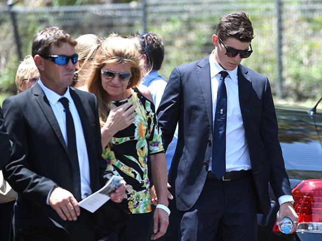 Australian bowler Sean Abbott (R) arrives for Hughes' funeral on Wednesday. The funeral for Hughes turned into a celebration of his life despite the grief and sorrow still evident from his death.(AFP Photo) Australian bowler Sean Abbott (R) arrives for Hughes' funeral on Wednesday. The funeral for Hughes turned into a celebration of his life despite the grief and sorrow still evident from his death.(AFP Photo)