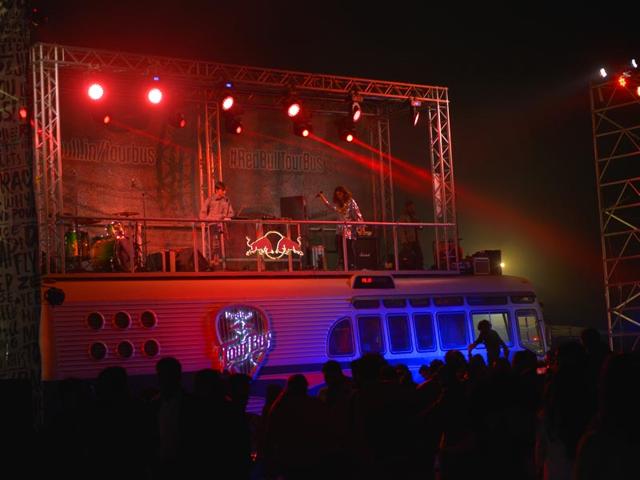Alo Wala: Alo Wala, an electronic music band led by Chicago-born rapper Shivani Ahlowalia and Tropical Bass pioneers Copia Doble Systema played on day two of Bacardi NH7 Weekender in Delhi. Alo Wala: Alo Wala, an electronic music band led by Chicago-born rapper Shivani Ahlowalia and Tropical Bass pioneers Copia Doble Systema played on day two of Bacardi NH7 Weekender in Delhi.