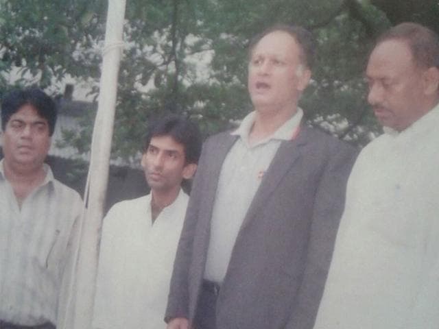 Nasir-Mirza-third-from-left-who-passed-away-in-Bhopal-on-Wednesday-HT-photo