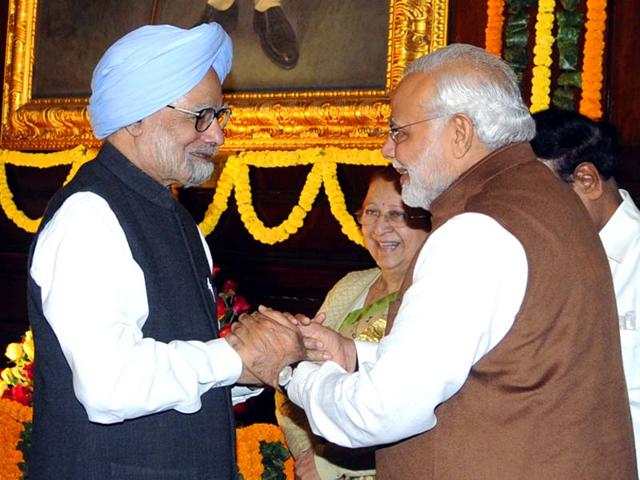 Former Prime Minister Manmohan Singh meets with Prime Minister Narendra modi after paying floral tributes to Dr. Rajendra Prasad on the occasion of his birth anniversary in the Central Hall of Parliament House in New Delhi. (Sonu Mehta/HT Photo) Former Prime Minister Manmohan Singh meets with Prime Minister Narendra modi after paying floral tributes to Dr. Rajendra Prasad on the occasion of his birth anniversary in the Central Hall of Parliament House in New Delhi. (Sonu Mehta/HT Photo)