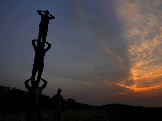 Men from Tanzania practice acrobatics, which they will be performing at various events in Mumbai. They are here in the city for six months, practicing since last two months at Bandra, in Mumbai. (Vidya Subramaniam/HT photo)