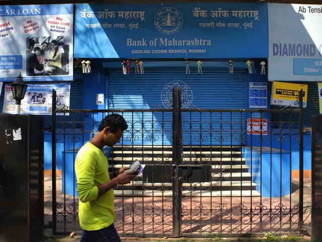All banking activities were paralysed in Maharashtra as over 450,000 staffers went on a strike in the last leg of a four-day nationwide agitation. (Kalpak Pathak/HT photo)