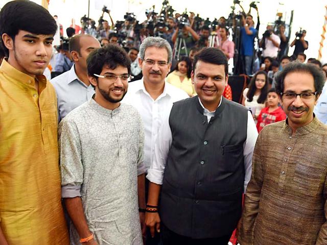 Maharashtra CM Devendra Fadnavis along with Sena chief Uddhav Thackeray and his sons Tejas and Aditya during the swearing-in ceremony for the new ministers from Sena in Mumbai. (PTI photo)