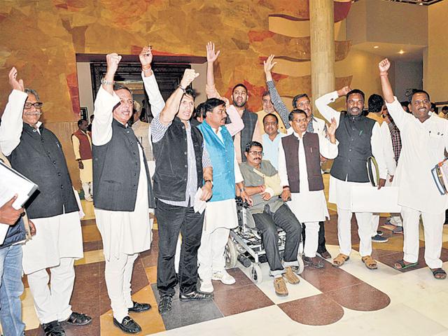 Congress-MLAs-demonstrate-in-the-lobby-of-MP-Assembly-after-staging-a-walkout-demanding-justice-for-injured-Congress-MLA-Saurabh-Singh-on-Monday-Praveen-Bajpai-HT-photo Congress-MLAs-demonstrate-in-the-lobby-of-MP-Assembly-after-staging-a-walkout-demanding-justice-for-injured-Congress-MLA-Saurabh-Singh-on-Monday-Praveen-Bajpai-HT-photo