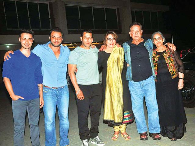 Salman Khan celebrated his mother Salma Khan’s birthday at Arpita Khan’s new home. Barring a few members, the entire Khan family was present at the do. Salman was in a jovial mood and posed outside Arpita’s apartment to pose for pictures. He was even very warm towards the photographers, and offered to order dinner for them. Arpita later posted a picture of herself with sister Alvira Khan and Salman on Twitter. (All photos: Viral Bhayani)
