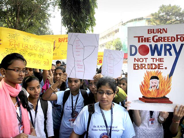 College students participate in a rally highlighting women safety and human rights on the occasion of World Human Rights Day at Dadar in Mumbai. (Kalpak Pathak/HT photo)