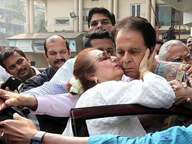 Bollywood actor Dilip Kumar with his wife Saira Banu after getting discharged from Lilavati Hospital in Mumbai. (Vijayanand Gupta/HT photo)