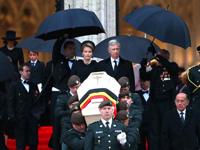 Belgium's King Philippe and Queen Mathilde look at the coffin of Queen Fabiola, on the stairs of the St-Gudule Cathedral in Brussels. (AP Photo/Francois Lenoir, Pool) 
